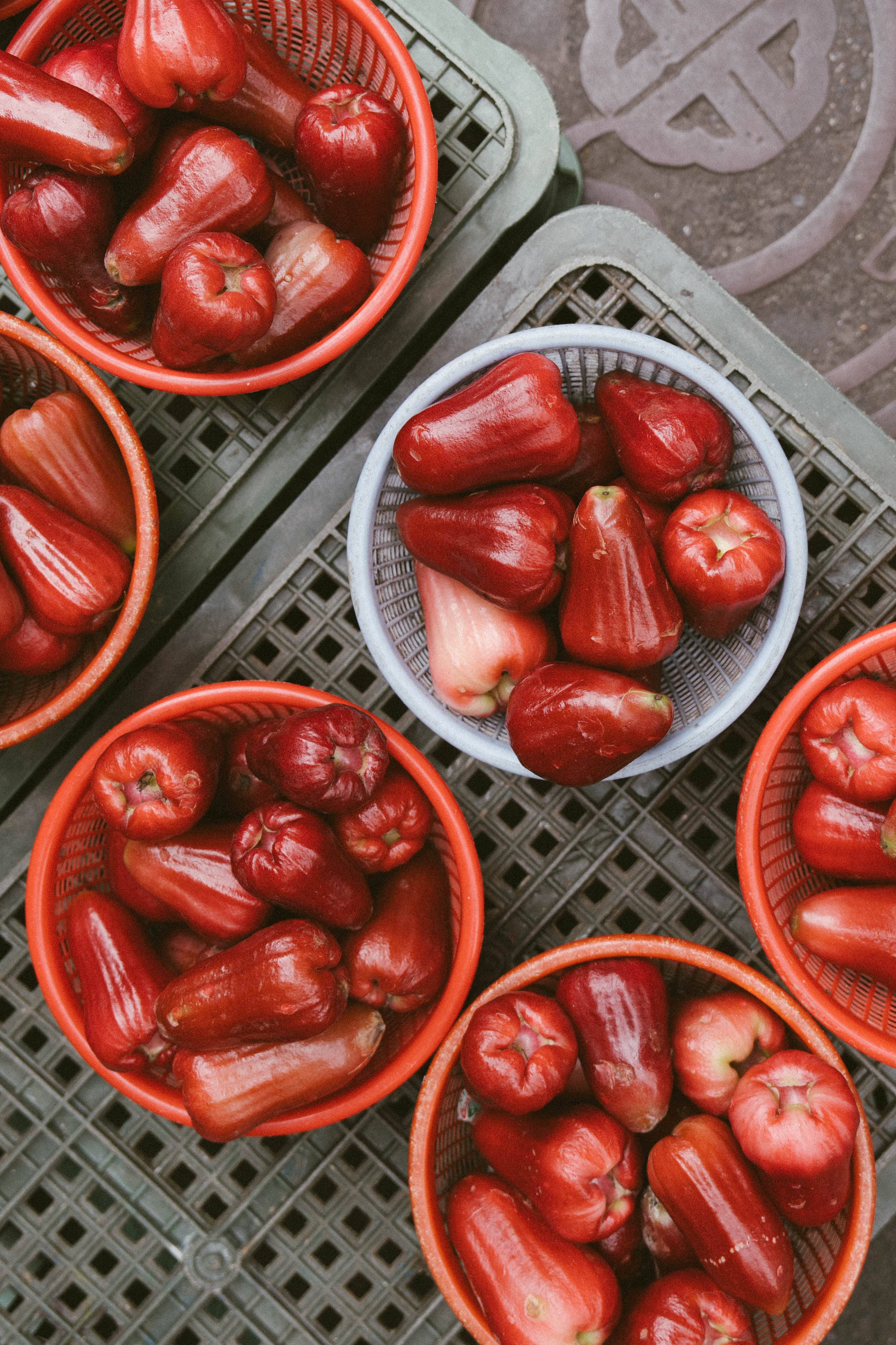 market_wax_apples